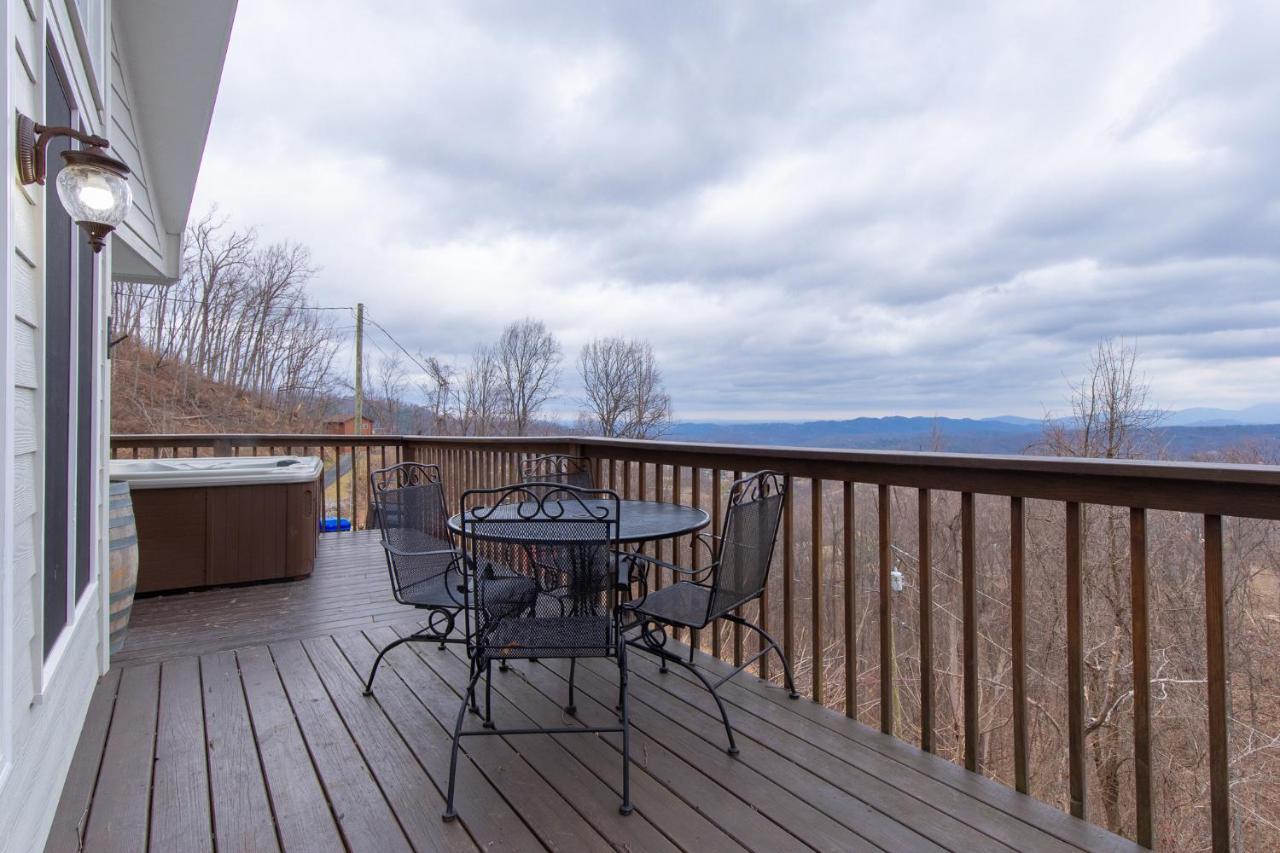 Kickback Kabin, 3 Bedrooms, Deck, Hot Tub, Pool Access, Sleeps 6 Gatlinburg Exteriör bild